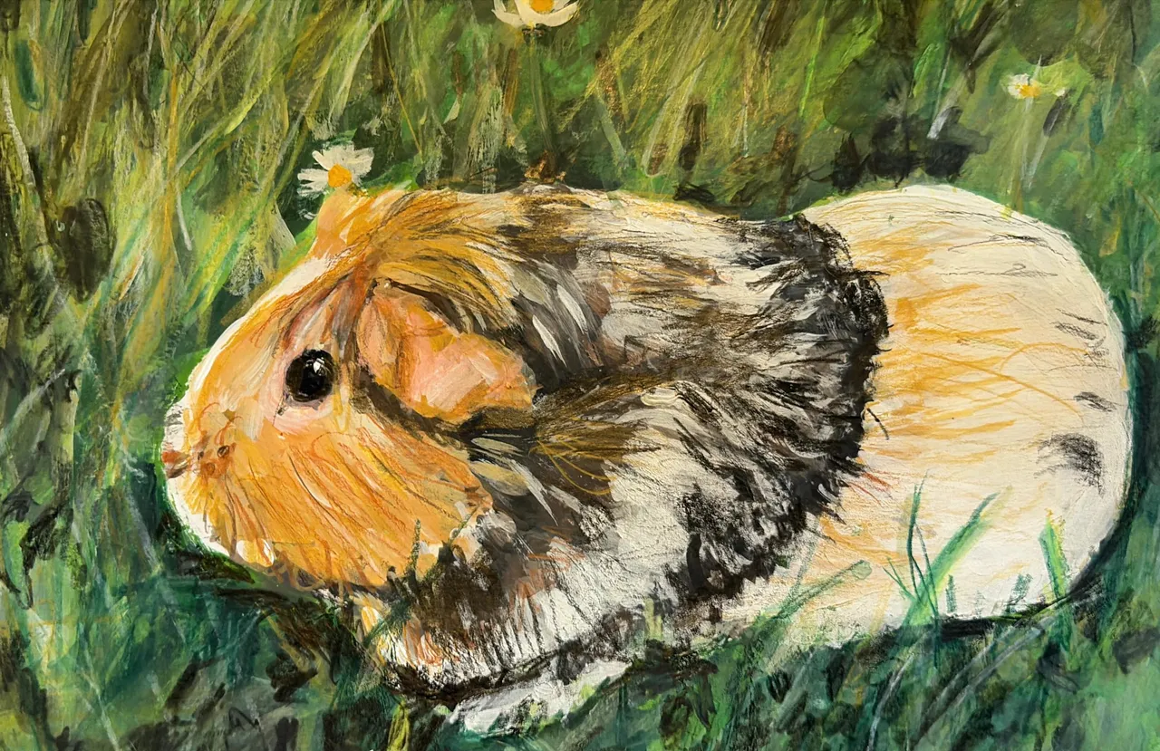 Gemälde eines dreifarbigen Meerschweinchens im grünen Gras mit einer kleinen gelben Blüte.